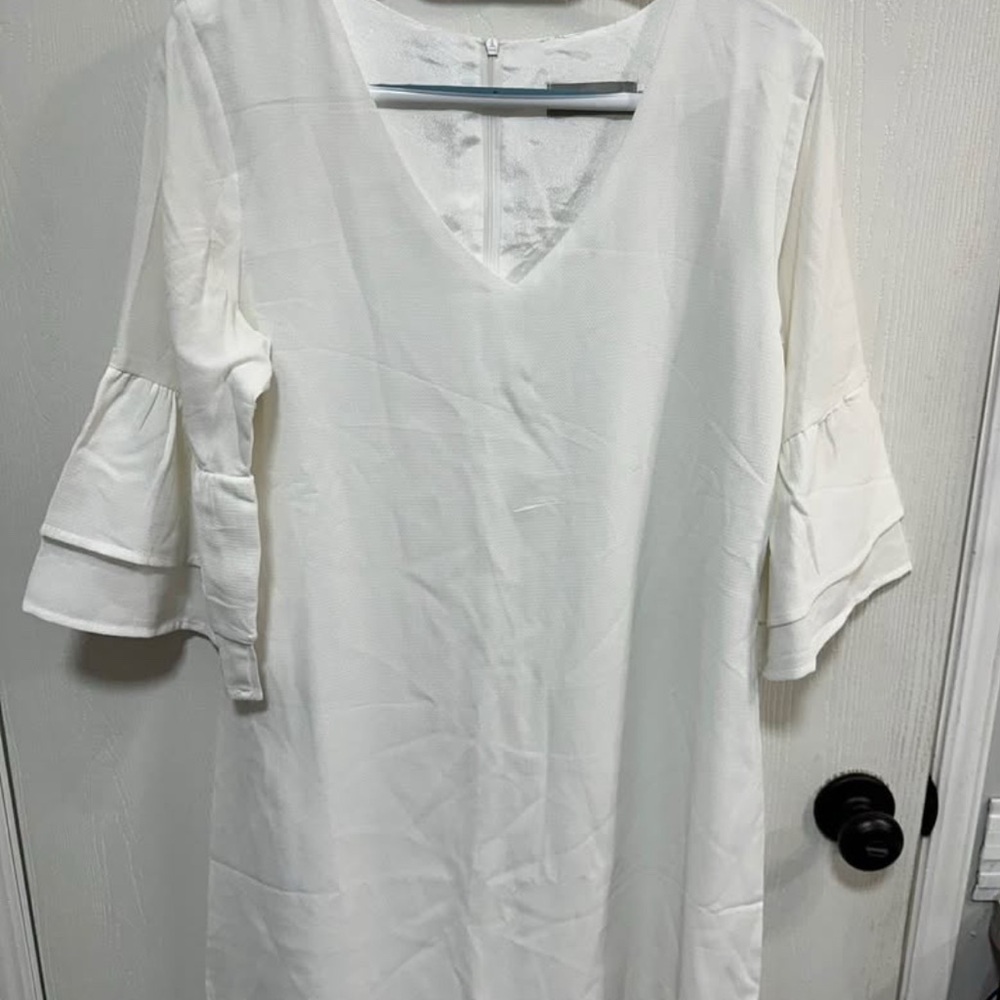 Belongsci White V-Neck Dress